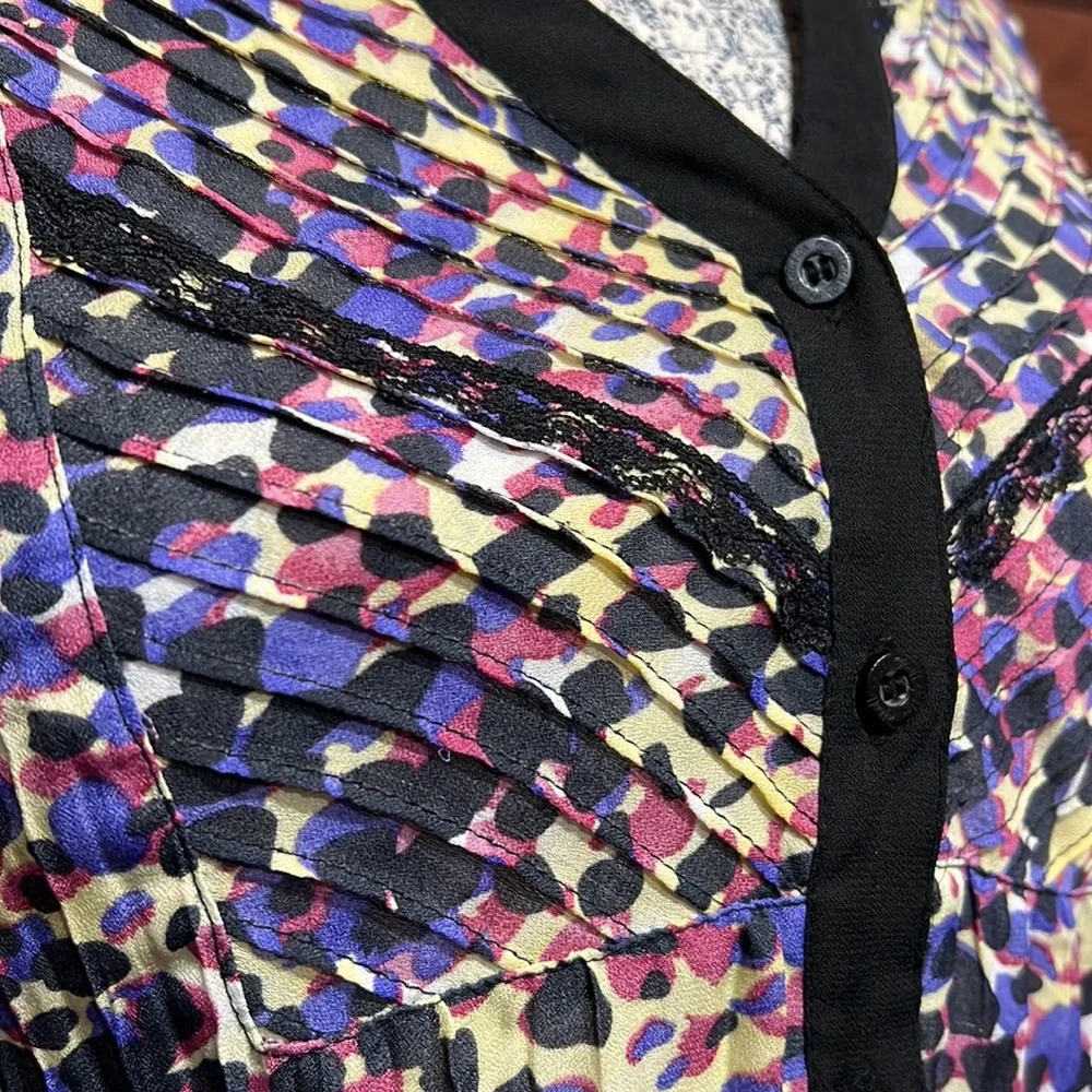 NY Collection V Neck Short Sleeve Textured Button Down Blouse - Picture 5 of 9